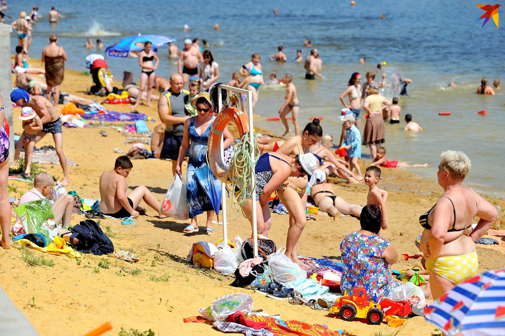 Russian beach. Пляжи России. Российский пляж. Лучшие пляжи России. Люди на пляже Россия.